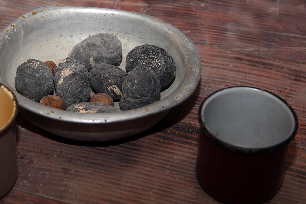 Зразки посуду з повстанських криївок, сер. ХХ ст.