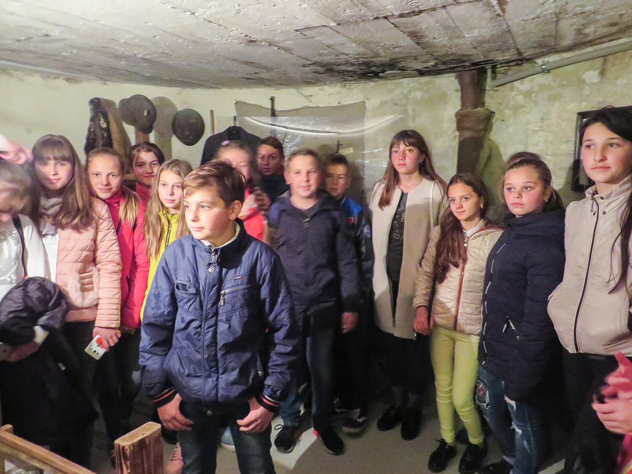 Екскурсія в «Повстанській криївці» перед переглядом художнього фільму «Залізна сотня», 10 жовтня 2017