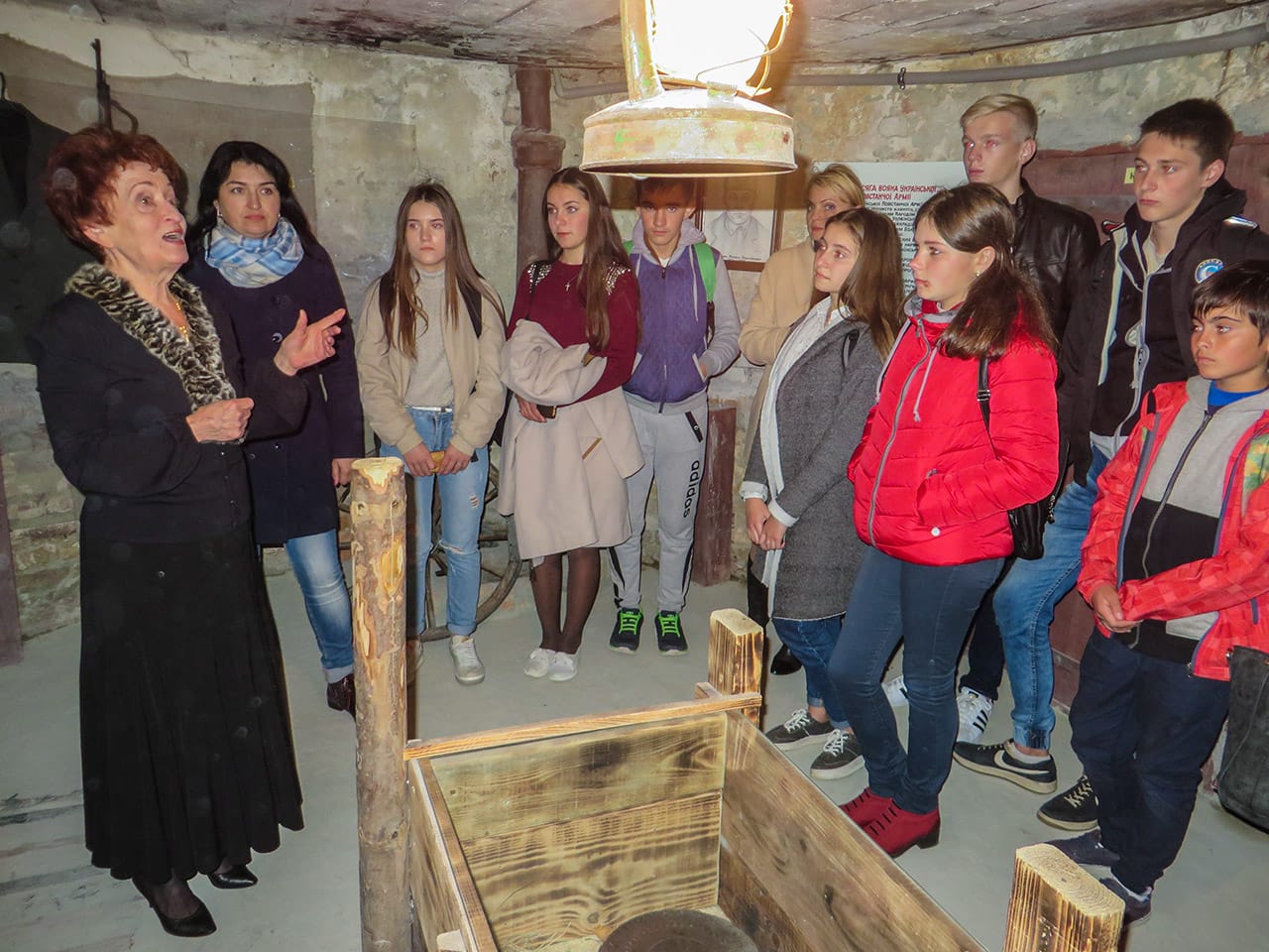 Екскурсія в «Повстанській криївці» перед тематичним дійством «Участь жіноцтва в ОУН-УПА», 11 жовтня 2017