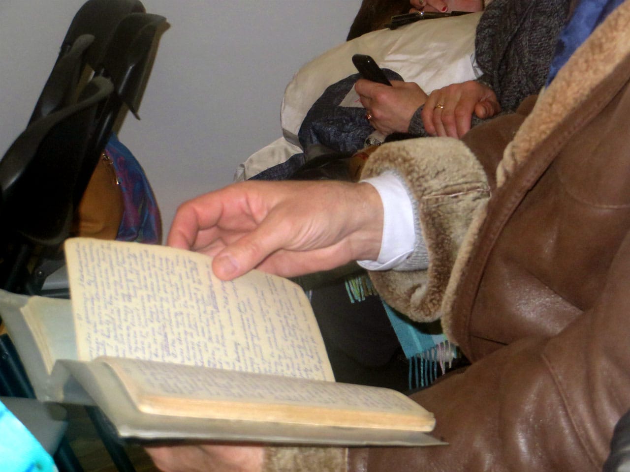 Перегляд оригінальних рукописів Ігоря Калинця на творчій зустрічі в музеї міста-курорту, 08.02.2018