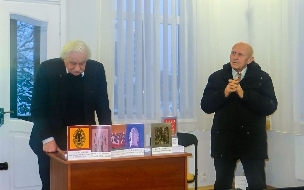 Слово тримає Мирон Бучацький на творчій зустрічі з Ігорем Калинцем в музеї міста-курорту, 08.02.2018