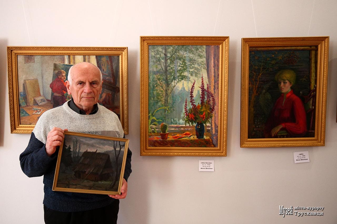 Ігор Ліщинський з власною картиною, авторства Миколи Прокопенка, 04.03.2018. Світлина Ірини Бердаль-Шевчик