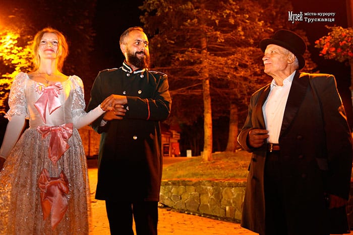 Інсценізація приїзду архікнязя Карла Людовіка в Трускавець в контексті імпровізованого дійства «Ніч у музеї», 15.06.2018. Світлина Ірини Бердаль-Шевчик