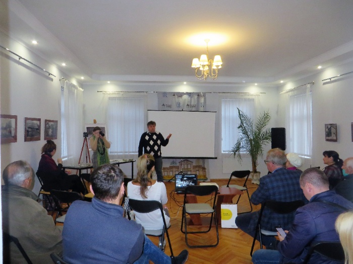 Презентація фотовиставки "Юліан Дорош: краса рідного краю" Романом Метельським, 16.10.2020