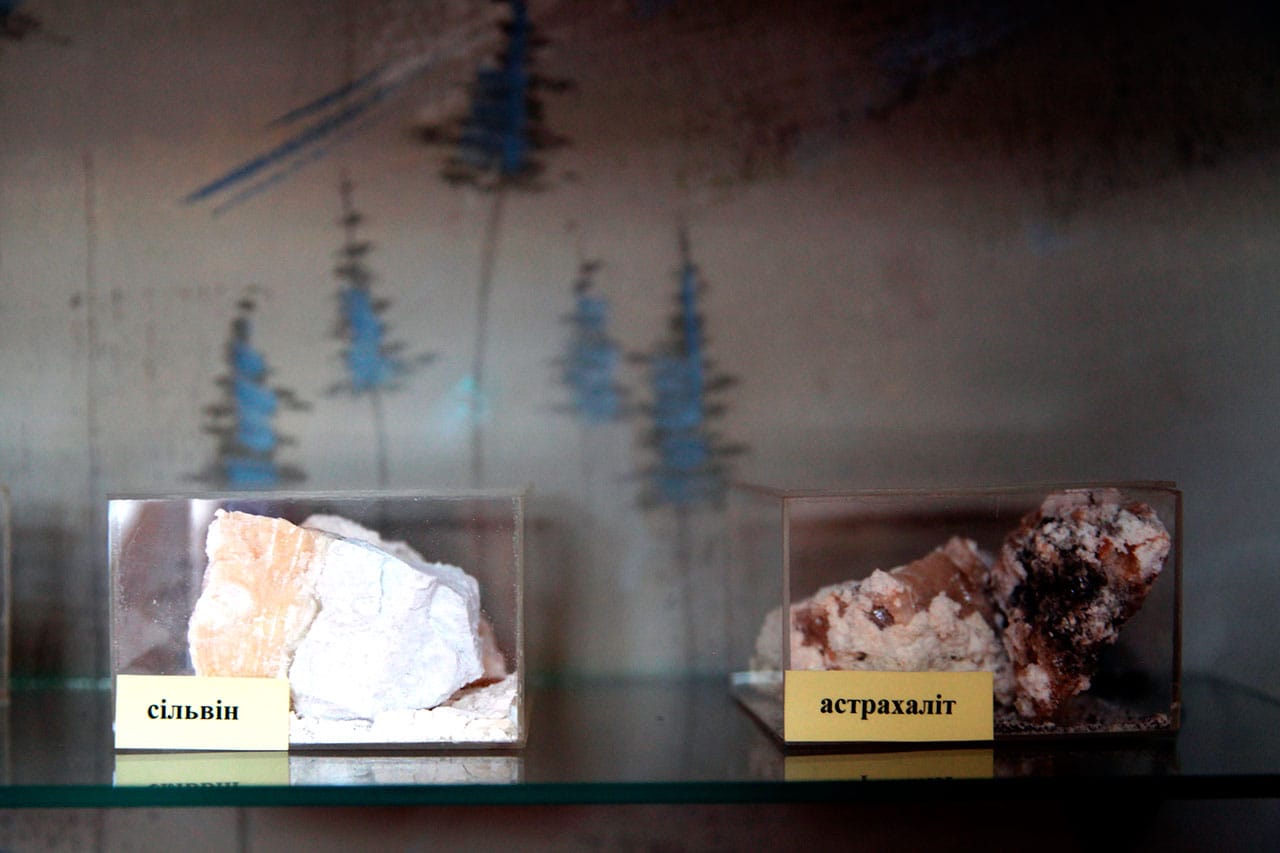 Зразки мінералів, які формують трускавецьке родовище мінеральних вод