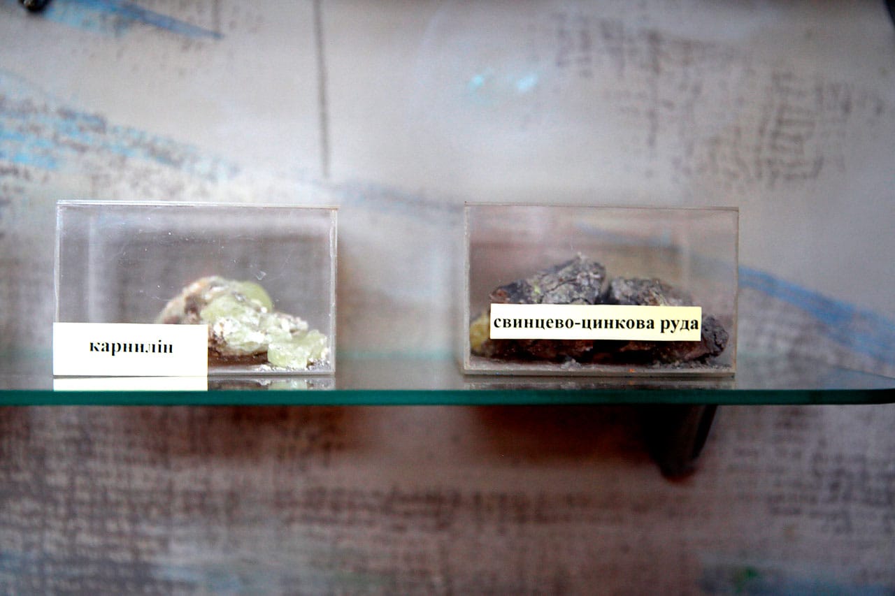 Зразки мінералів, які формують трускавецьке родовище мінеральних вод