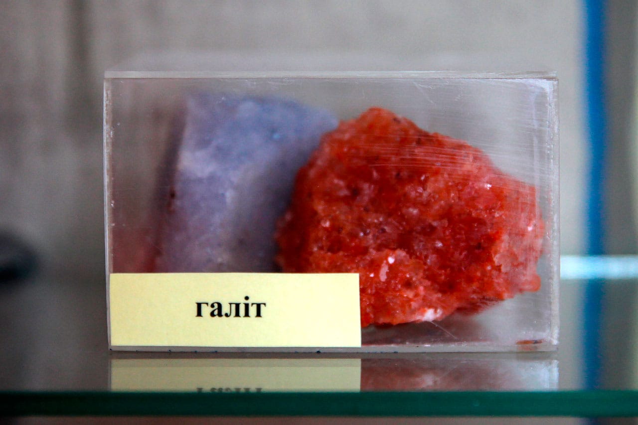 Зразки мінералів, які формують трускавецьке родовище мінеральних вод