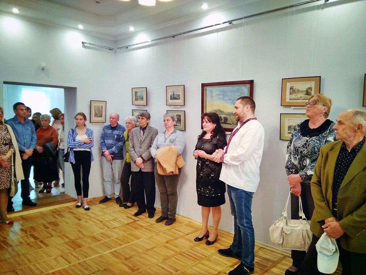 Вітання від Олександра Ткаченка, заступника міського голови з гуманітарних питань та гості музею на презентації виставок, 19 травня 2017