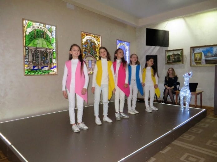 Гурт "Коліжанки" ДШМ ім. Романа Савицького на різдвяній зустрічі, 17.01.2019 Гурт "Коліжанки" ДШМ ім. Романа Савицького на різдвяній зустрічі, 17.01.2019