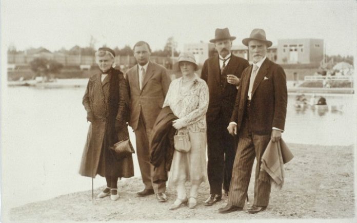 Гості літнього курорту "Помярки", пер. пол. ХХ ст. Гості літнього курорту "Помярки", пер. пол. ХХ ст.