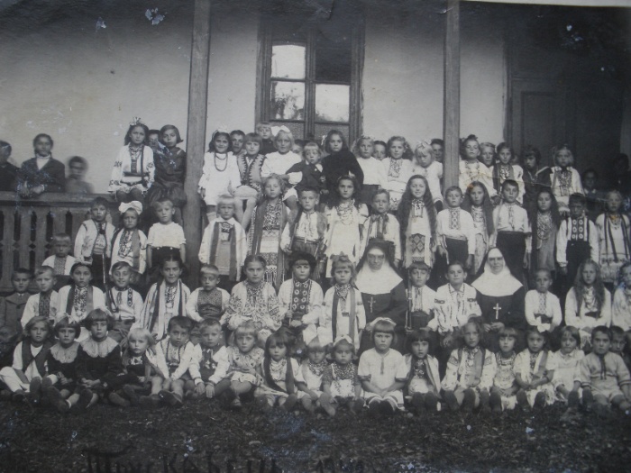 Дошкільнята в Захоронці Сестер Служебниць, 1941