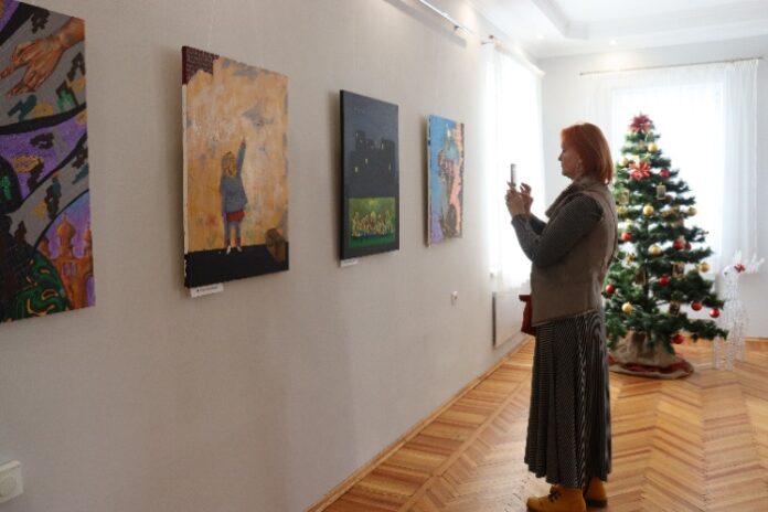 Відкриття мистецької виставки "З бомбосховища" Олега Денисовця зі Львова, 10.02.2023 Відкриття мистецької виставки "З бомбосховища" Олега Денисовця зі Львова, 10.02.2023