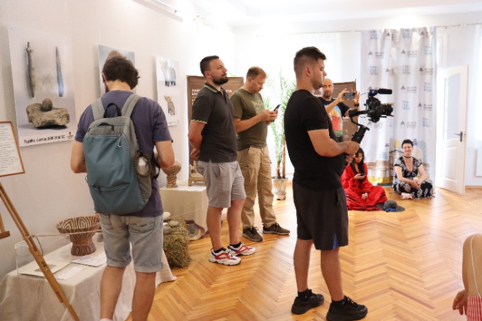 Робота виставки "ТРИПІЛЛЯ, СКАРБИ НАЦІЇ", серпень 2023