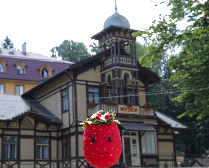 Екскурсія з казковим персонажем "Полунично-пізнавальна прогулянка"