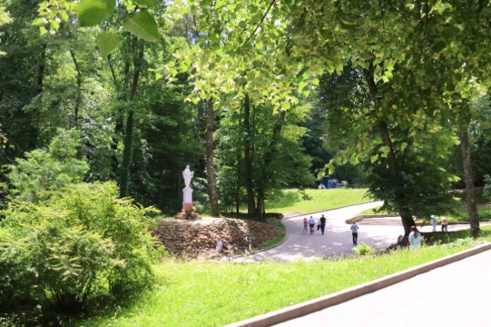 Курортний парк, червень 2024 Курортний парк, червень 2024