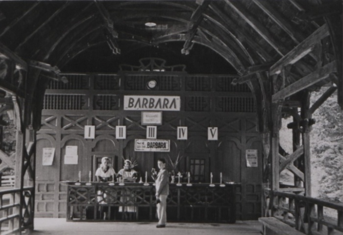 Реалізація лікуваної солі "Барбара" у прогулянковій галереї, 1937 рік